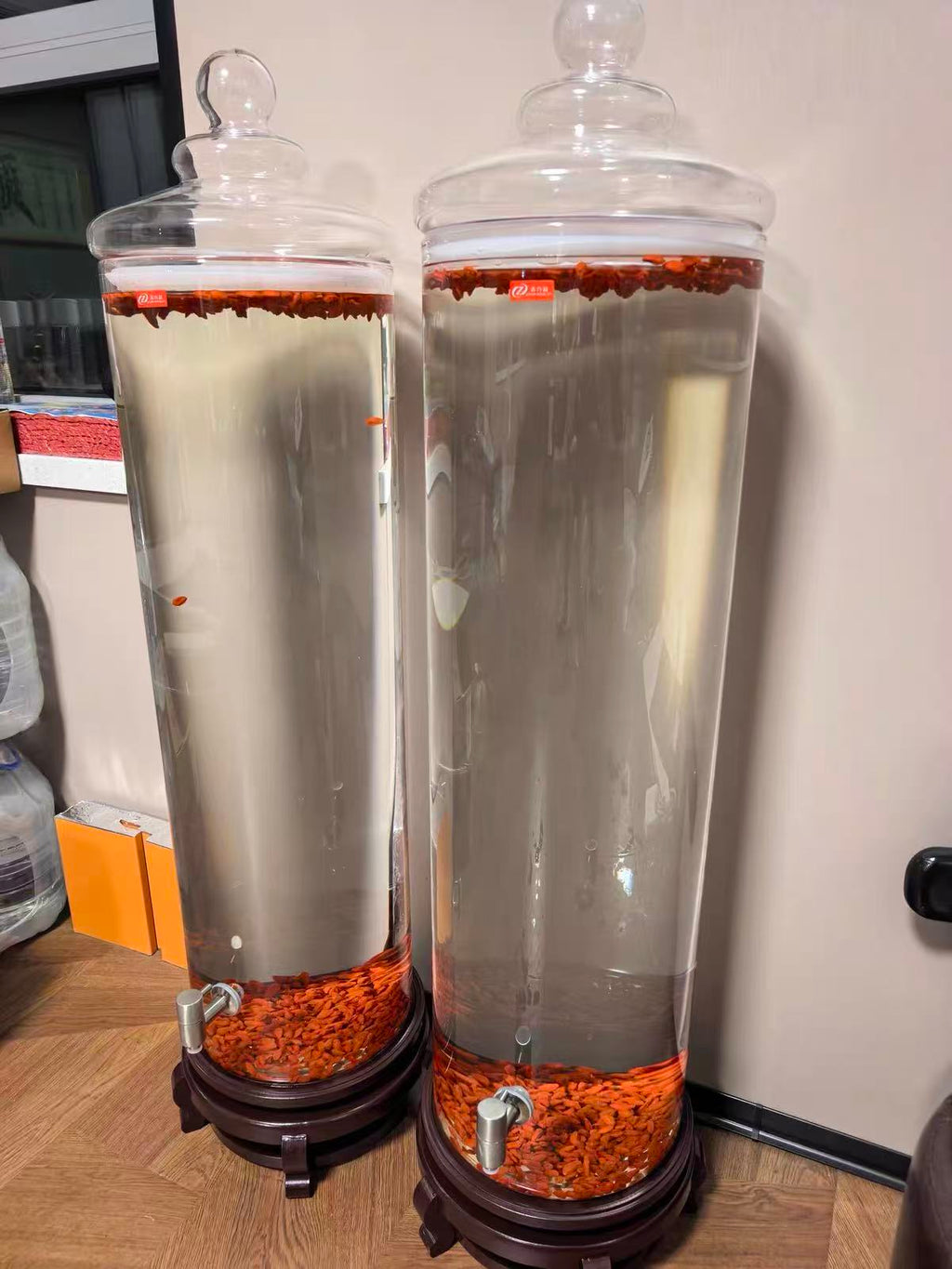 High-end professional large-capacity glass jars for making wine, wine jars, and wine bottles