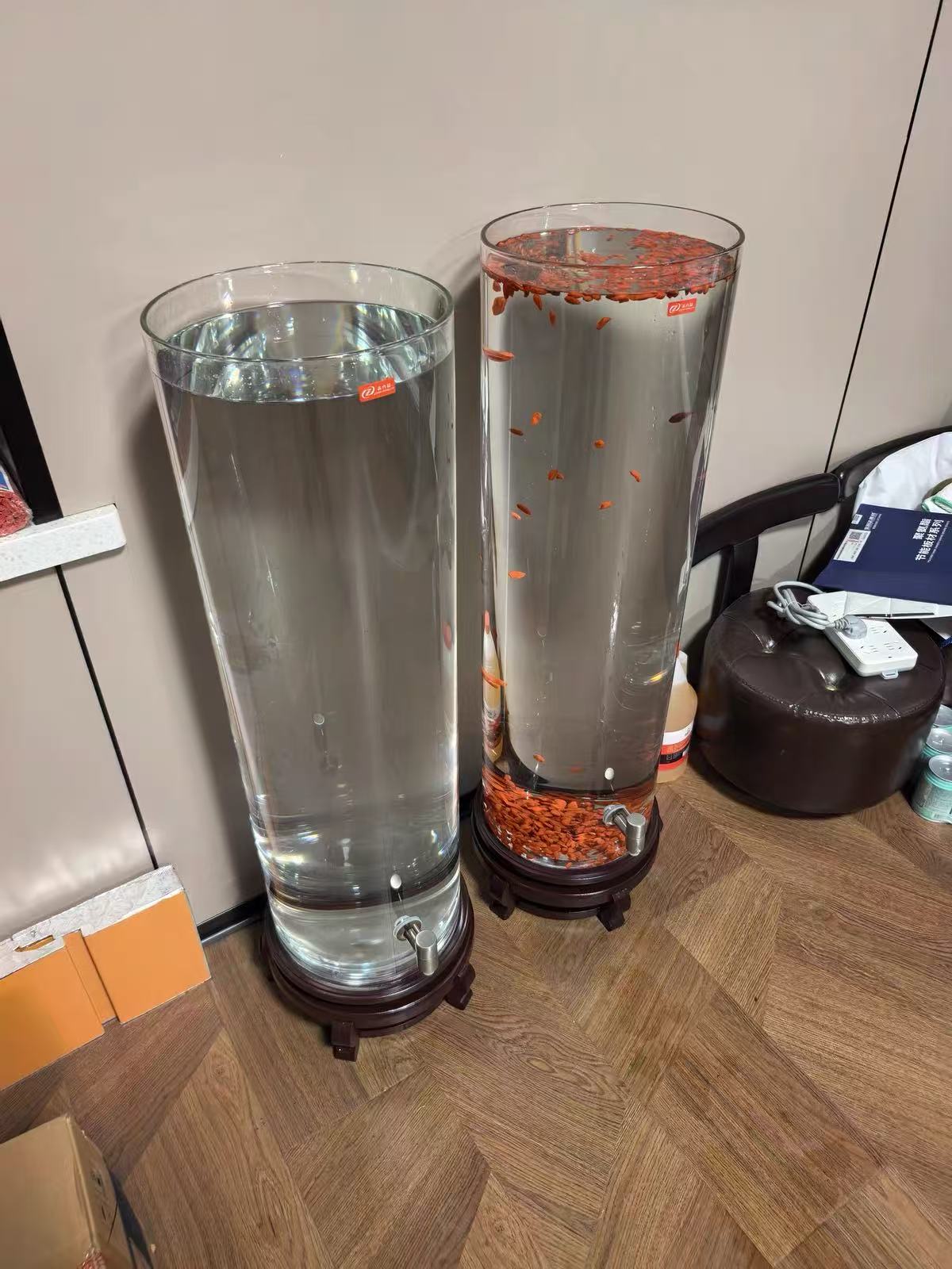 High-end professional large-capacity glass jars for making wine, wine jars, and wine bottles