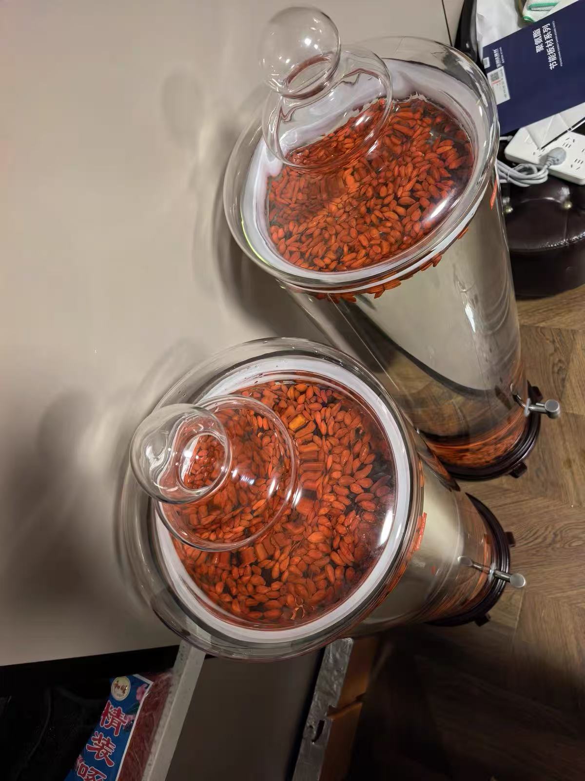 High-end professional large-capacity glass jars for making wine, wine jars, and wine bottles